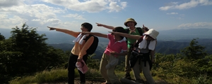 ぽっかり雲から周辺の山々へハイキング